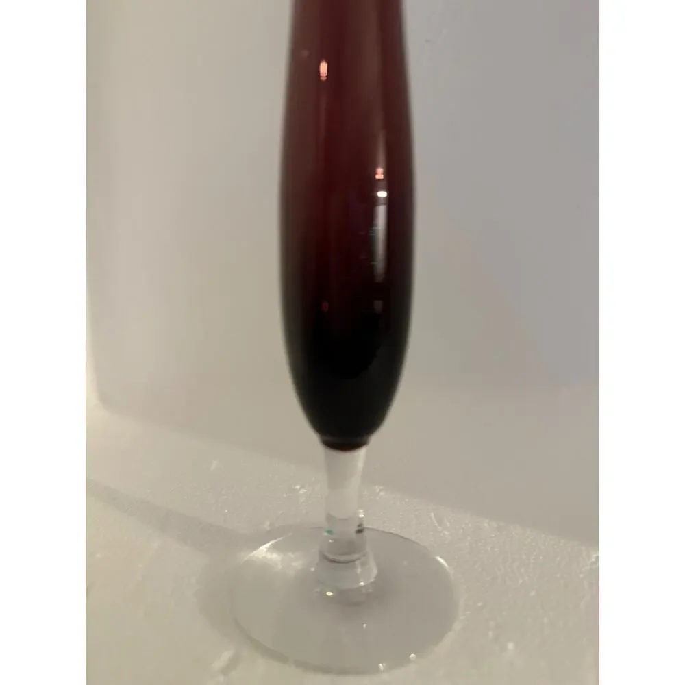 ✨ Vintage Art Glass Bud Vase – Amethyst / Plum Ombre
